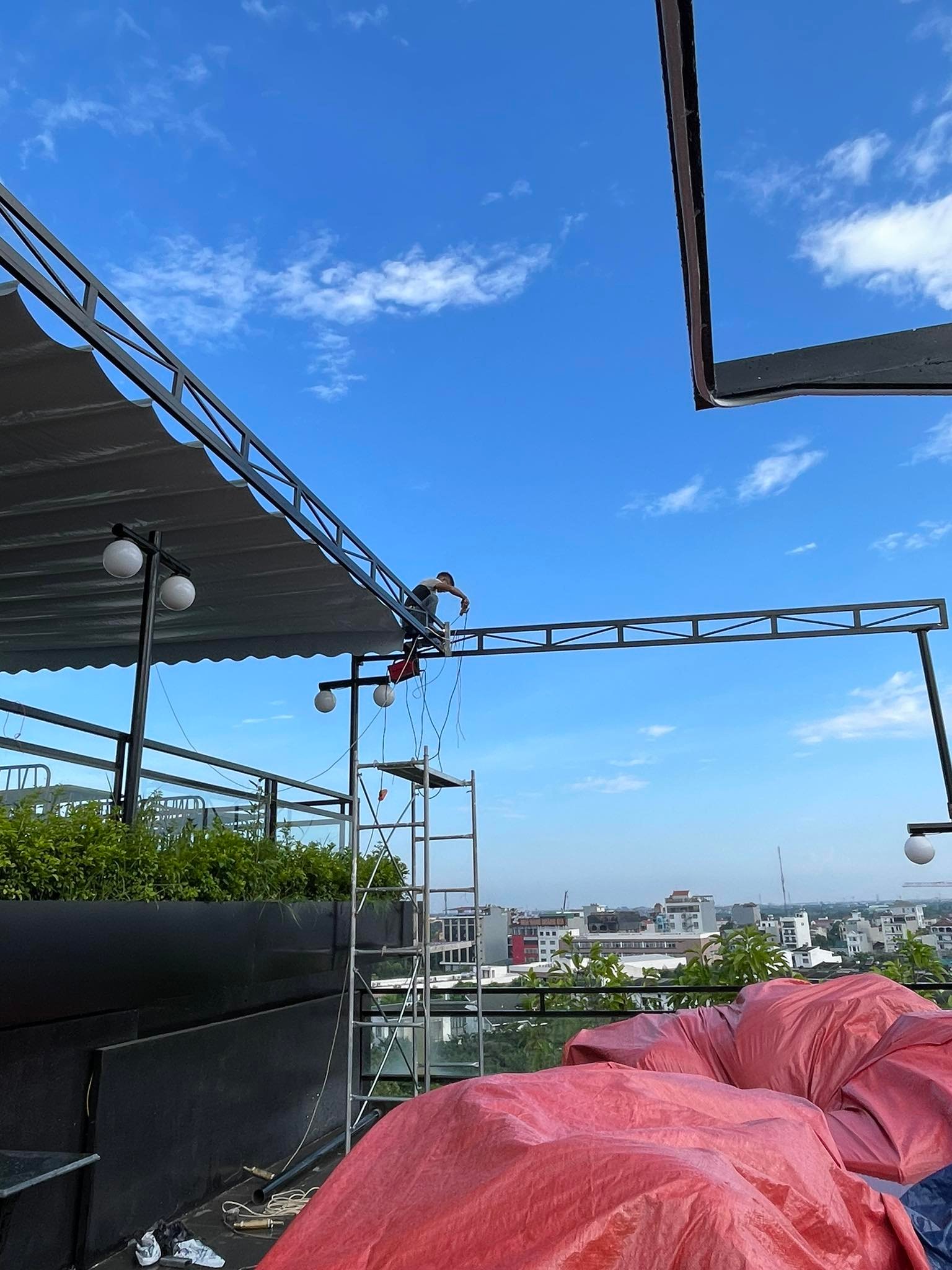 Thi công lắp đặt bạt che nắng mưa